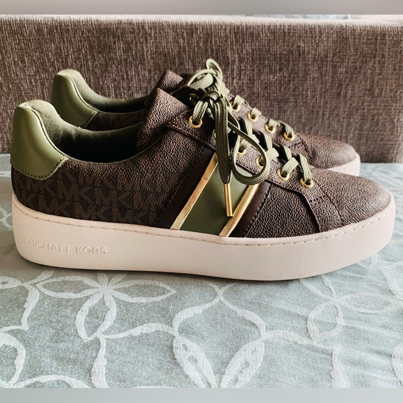 Michael Kors Signature Lace-up Sneaker - Picture 4 of 6